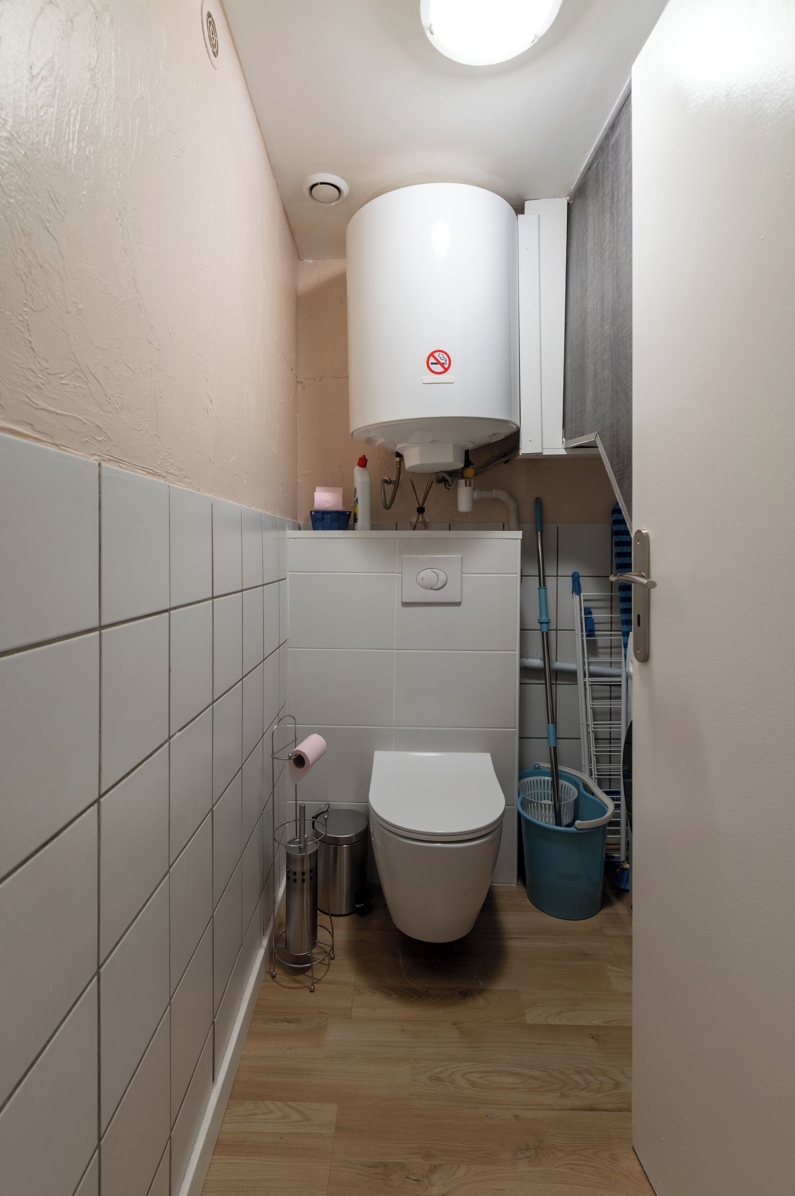 Ducha, secador de pelo, toallas, jabón