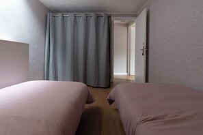 2 chambres, fer et planche à repasser, lit parapluie, Wi-Fi gratuit