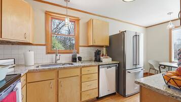 Mikrowelle, Ofen, Herdplatte, Geschirrspüler