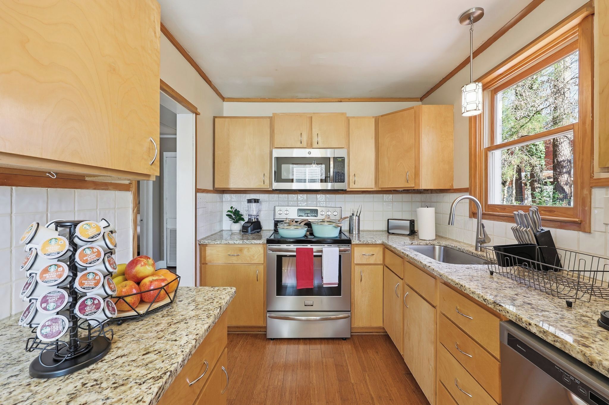 Mikrowelle, Ofen, Herdplatte, Geschirrspüler