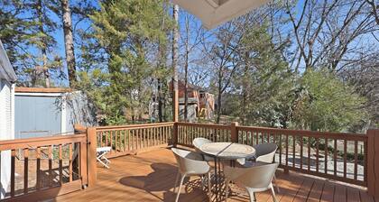 Charming Raleigh Retro House: King Bed, Pet Friendly, Near Downtown & WakeMed