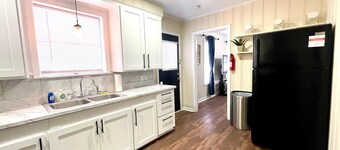 Book Your HQ in LC W/Garage-FAST WiFi