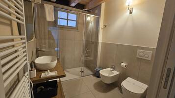 Dusch, hÄrtork, bidé och handdukar