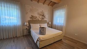 1 bedroom, iron/ironing board, travel cot, free WiFi