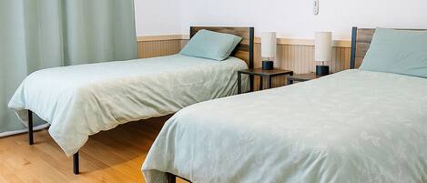 3 室のベッドルーム、アイロン / アイロン台、インターネット、ベッドシーツ