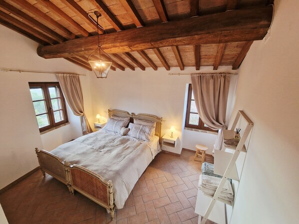 1 bedroom, desk, travel crib, bed sheets
