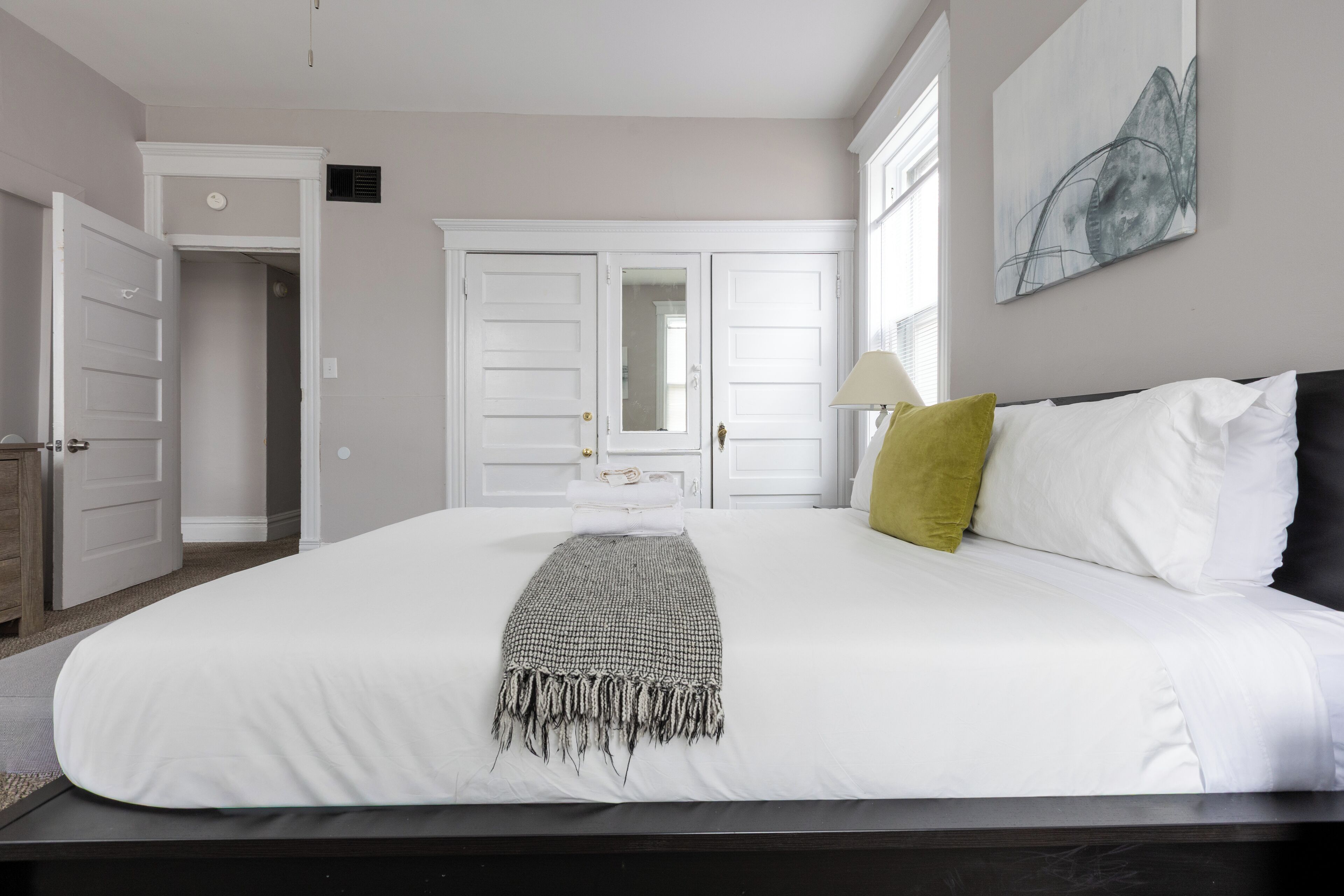 مكواة/لوح كي وواي فاي وملاءات أسرّة