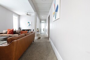 Living area - Central West End Comfort•Spacious 5BR & Great Area (St. Louis)