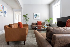 Living area - Central West End Comfort•Spacious 5BR & Great Area (St. Louis)