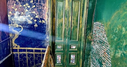 Historic Heritage Apartment in Heart of Kutaisi • 2 minutes to Colchis Fountain!