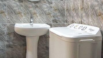 Apartment | Bathroom | Soap, shampoo, toilet paper