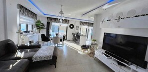 Smart TV, books - The Serenity Hideaway | Hisarönü (Fethiye)