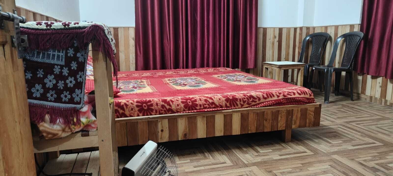 Rollaway beds, free WiFi, bed sheets