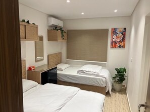 Minibar, escritorio, wifi gratis y ropa de cama 