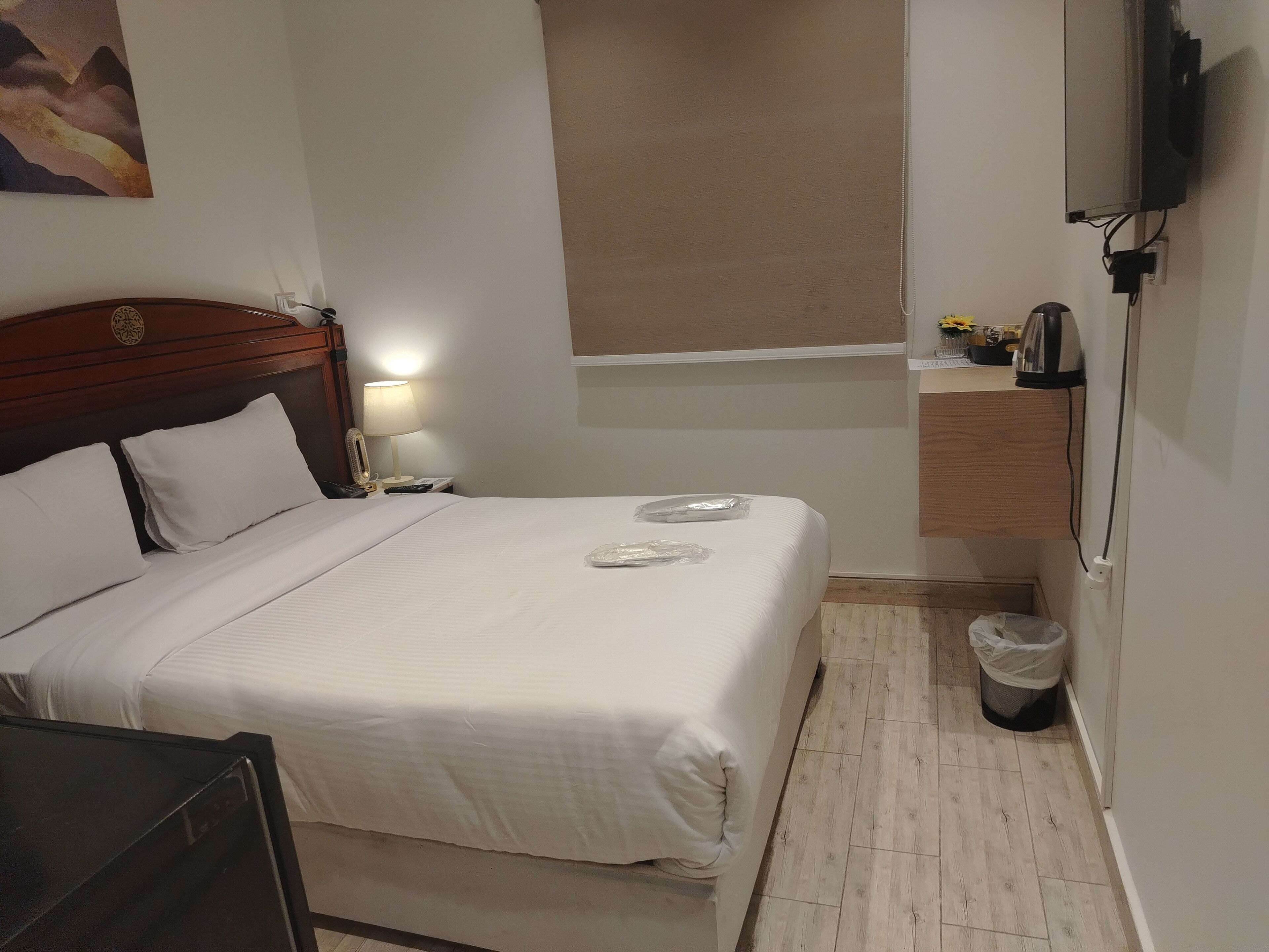 Minibar, desk, free WiFi, bed sheets