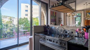 Private kitchen - Villa Campestra avec piscine, terrasses et jardin (Cannes)