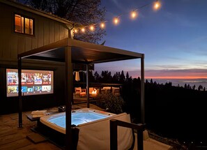 Terrace/patio - Epic Views + Movies at the spa and outdoor fireplace (Running Springs)