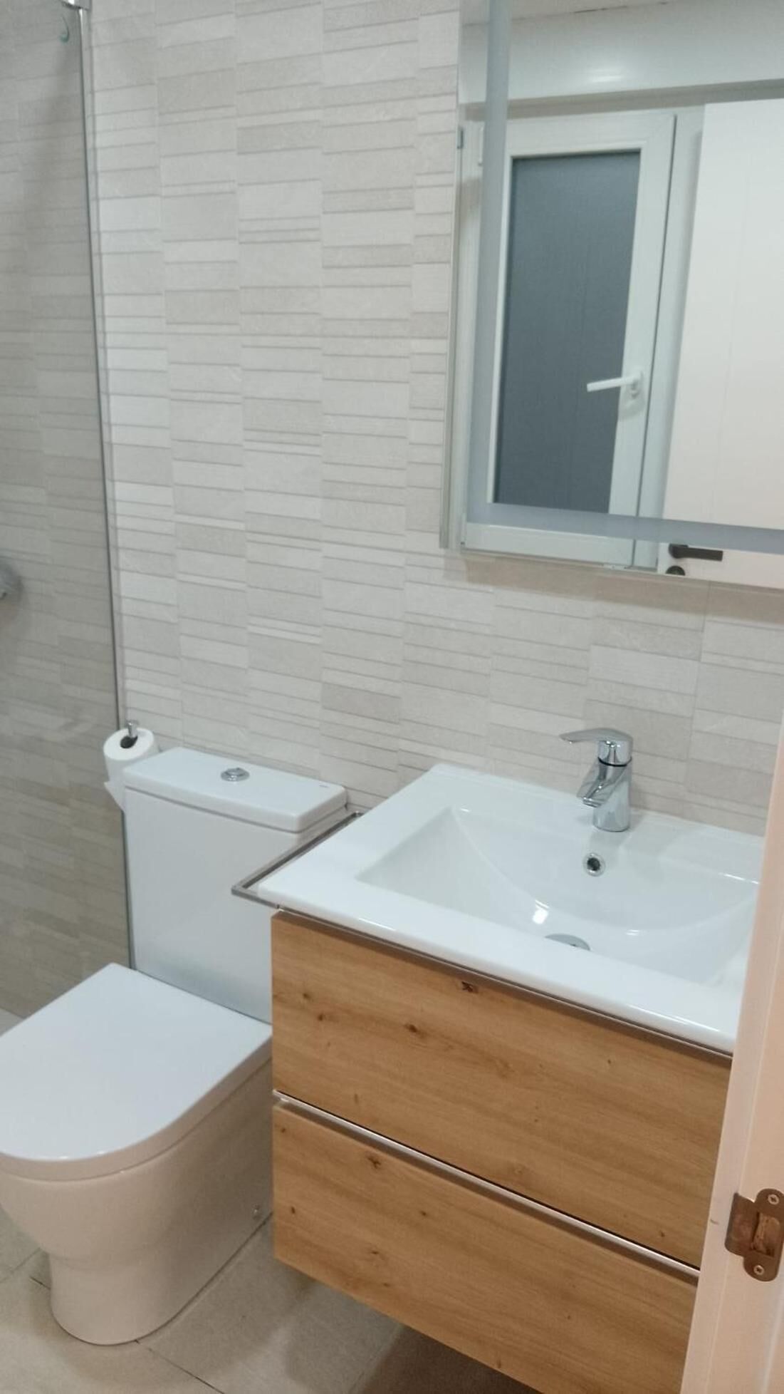 Căn hộ, 2 phòng ngủ, phù hợp cho người khuyết tật, sân hiên | Phòng tắm | Giấy vệ sinh 