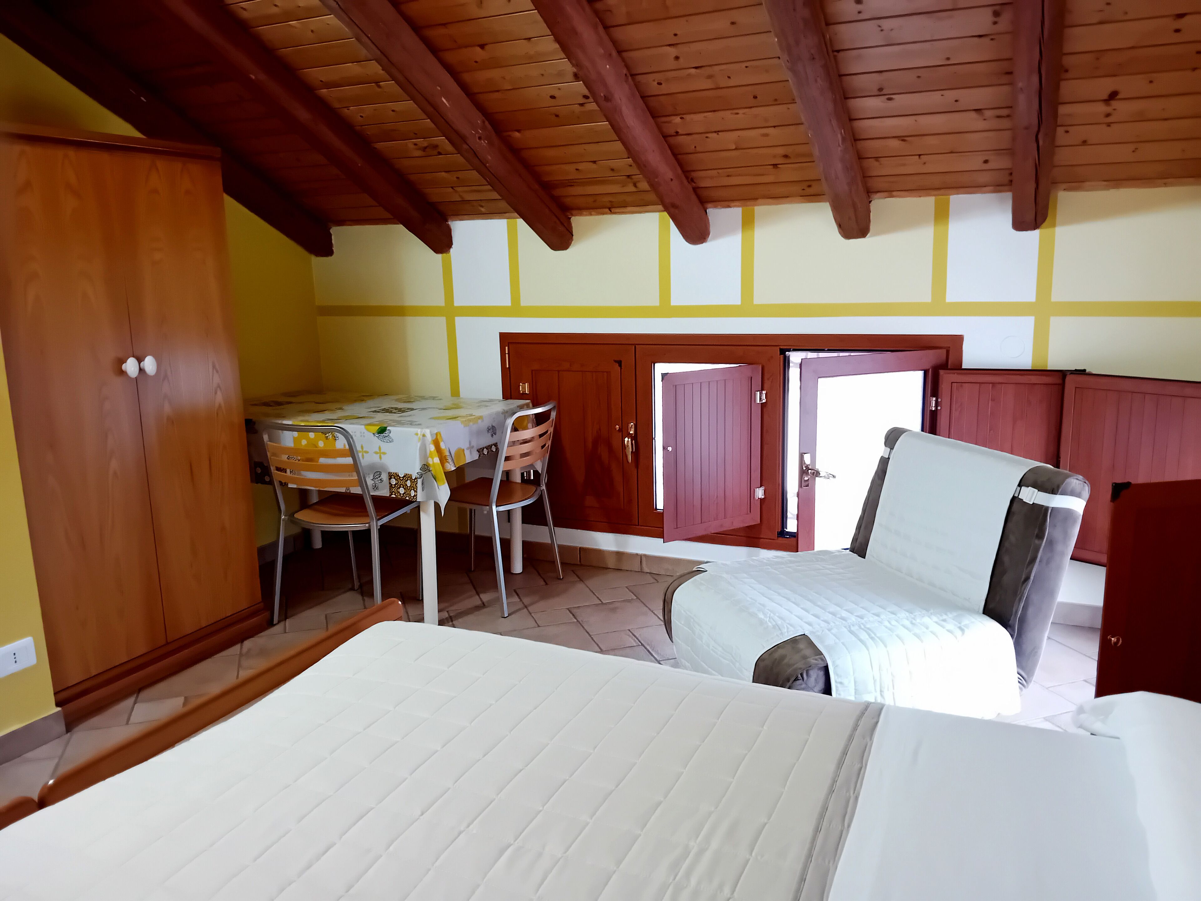 2 chambres, fer et planche à repasser, draps fournis