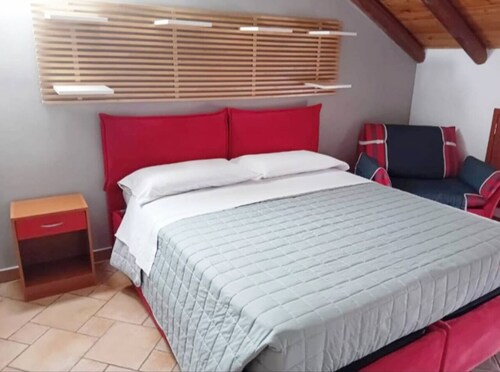 Happy House - Independent attic, comfort and private parking.