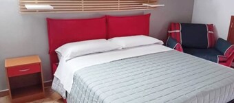 Happy House - Independent attic, comfort and private parking.