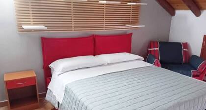 Happy House - Independent attic, comfort and private parking.