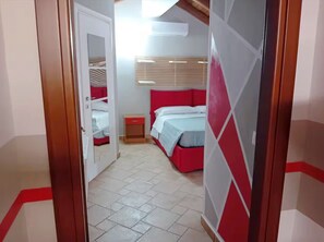 2 bedrooms, iron/ironing board, bed sheets - Happy House - Independent attic, comfort and private parking. (Belpasso)