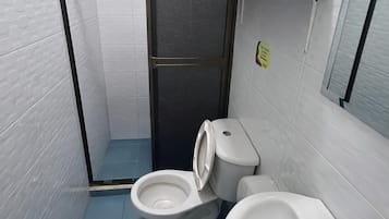 Doppia Basic | Bagno | Set di cortesia gratuito, asciugamani, sapone, shampoo