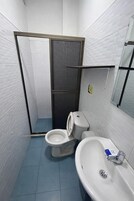 Basic Double Room | Bathroom | Free toiletries, towels, soap, shampoo