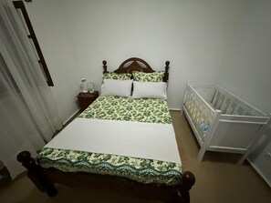 Iron/ironing board, WiFi, bed sheets - Kasa Kutxa close to everything. 500 meters from the beautiful Tarrafal beach. (Tarrafal)