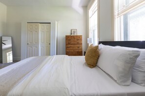 4 Schlafzimmer, Bügeleisen/Bügelbrett, Internetzugang, Bettwäsche