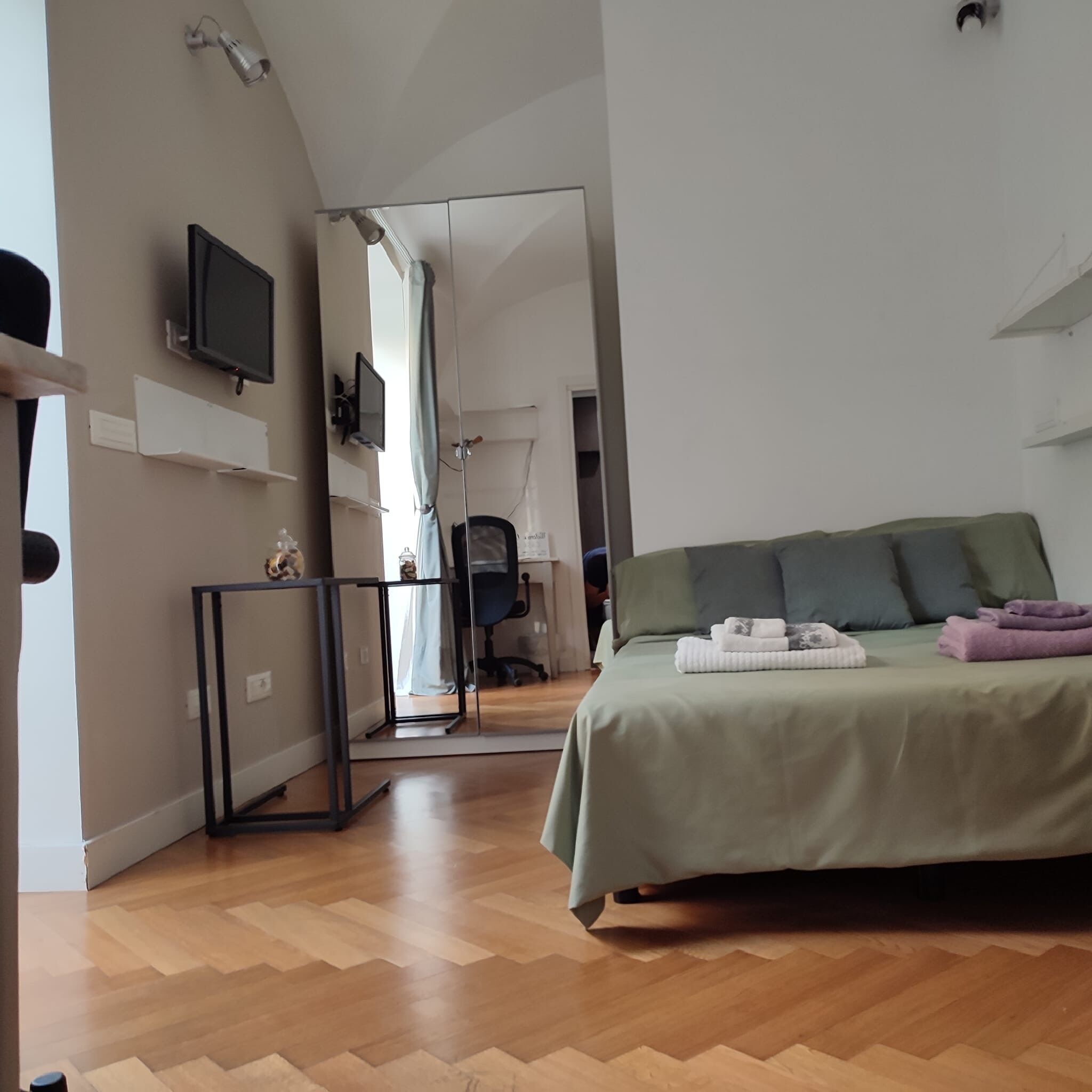 Fer et planche à repasser, accès Internet, draps fournis