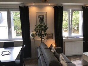 Living area - Charming T2 top floor near Beach & Market (Pornichet)