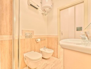 Shower, hair dryer, bidet, towels - Oidu - Cagliari Suites 2 (Cagliari)