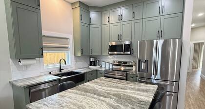 Modern Luxury & Downtown Convenience