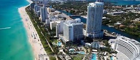 Liegestühle, Strandtücher