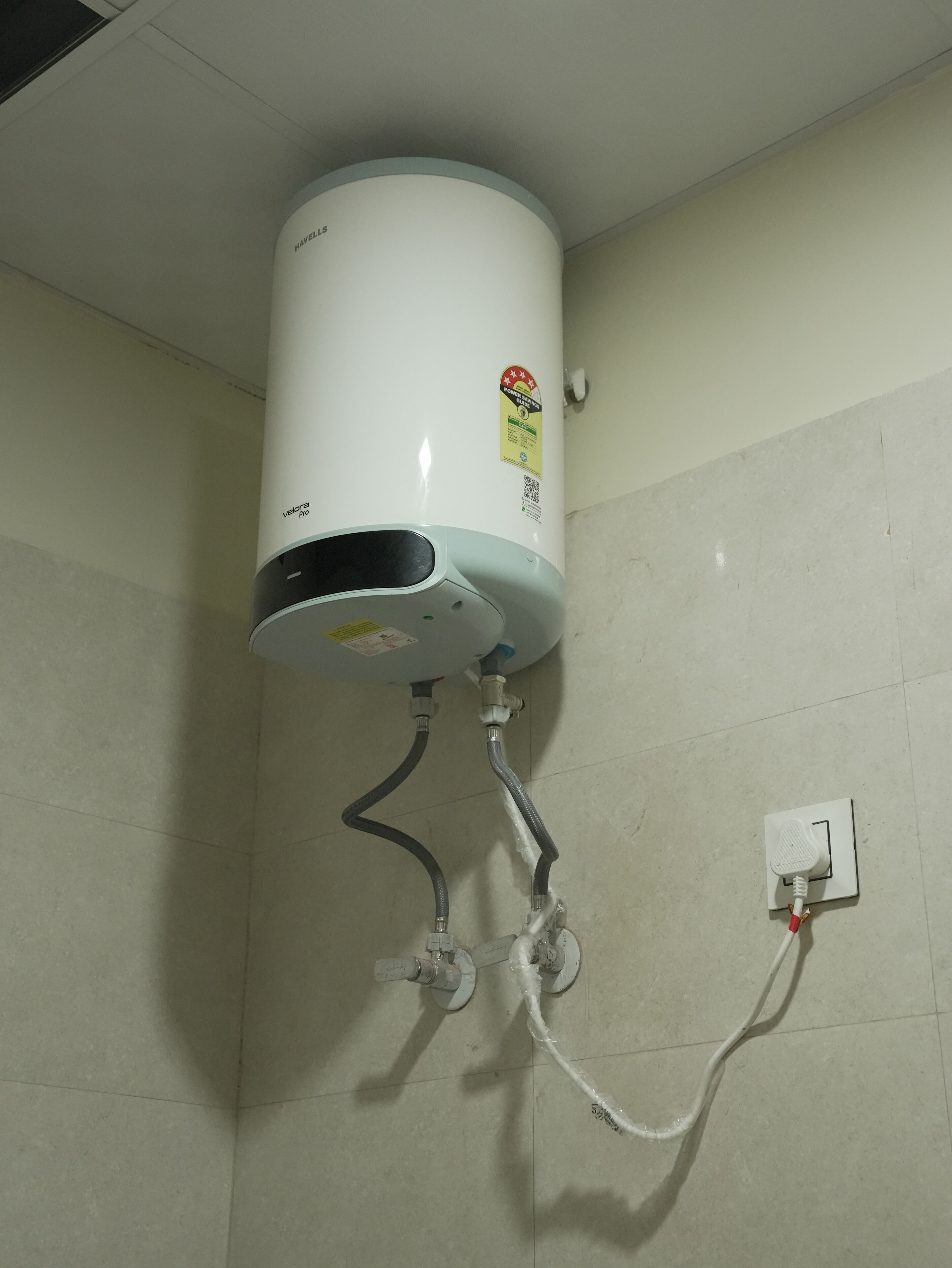 Standard Double Room | Bathroom | Shower, towels