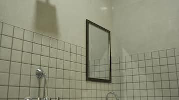 Superior-Doppelzimmer | Badezimmer | Dusche, Handtücher