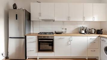 Horno, placa de cocina y lavavajillas