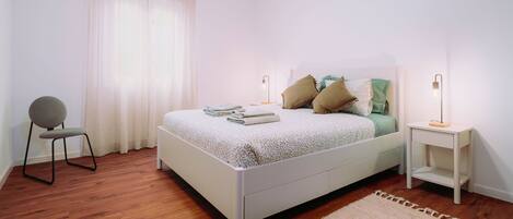 2 bedrooms, iron/ironing board, travel cot, free WiFi