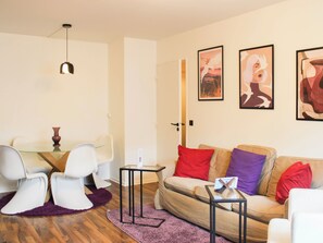 TV - Bright apartment, close to Stade de France (Saint-Denis)