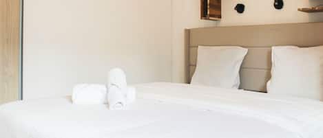 Iron/ironing board, WiFi, bed sheets
