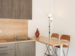 Kylskåp, mikrovågsugn och ugn