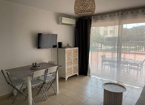 Dining - 46m² with terrace - residence with pool (Porto-Vecchio)