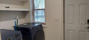 Interior - Lavish 2-bedroom apartment close to Mayo Clinic in charming Rochester with AC (Rochester)