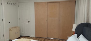 2 bedrooms, iron/ironing board, WiFi, bed sheets - Lavish 2-bedroom apartment close to Mayo Clinic in charming Rochester with AC (Rochester)