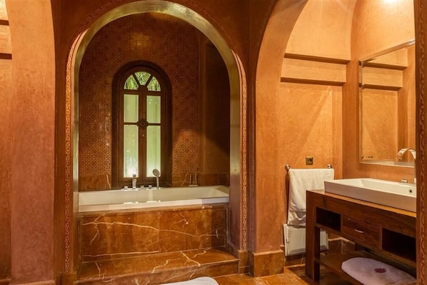 Deluxe Double Room | Minibar, in-room safe, blackout drapes, soundproofing - Palais Farah (Marrakech)