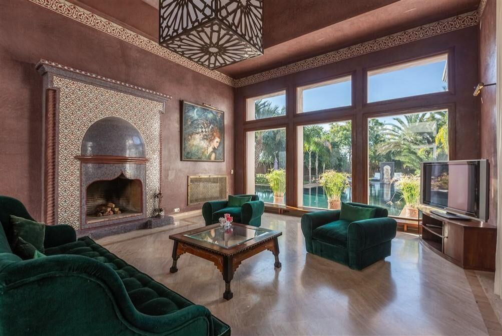 المنشأة من الداخل