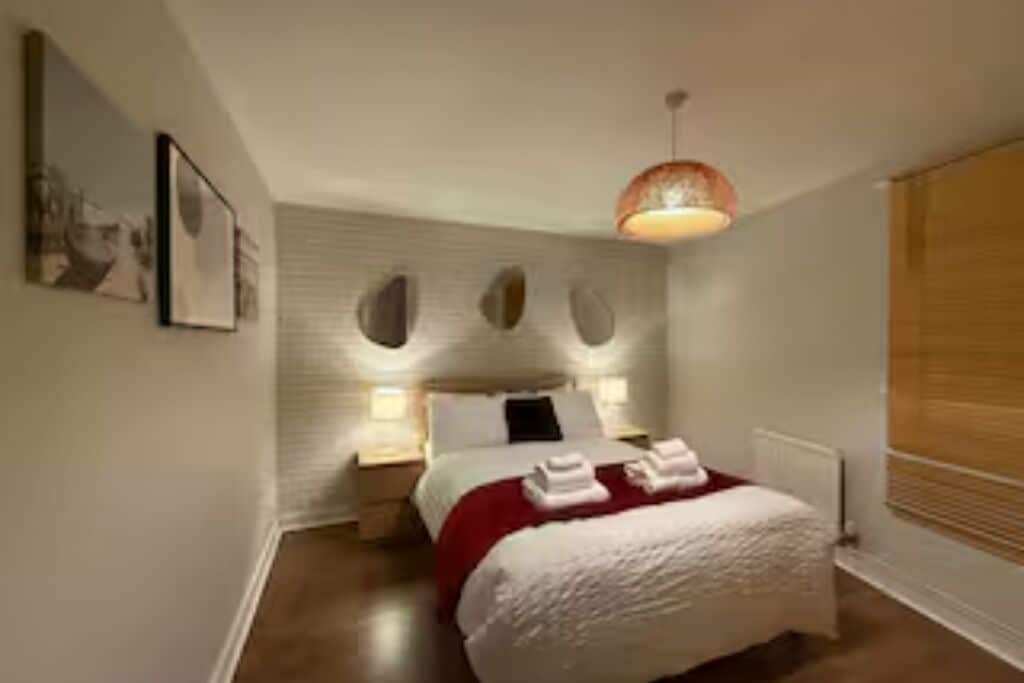 1 室のベッドルーム、アイロン / アイロン台、WiFi (無料)、ベッドシーツ