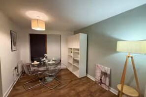 Interior - 1-Bed Flat-7 min Walk to Farringdon Station (London)